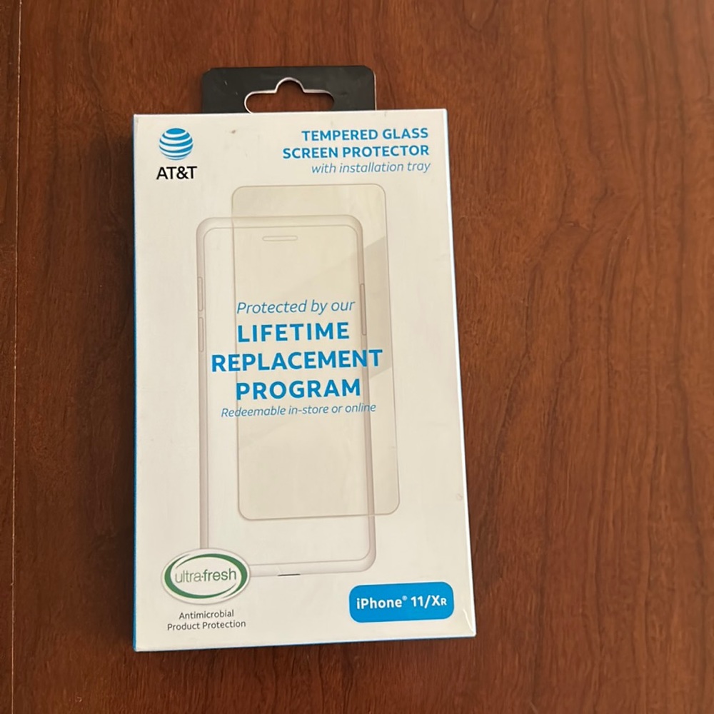 NWT Tempered glass screen protector w/ installation tray iPhone 11 / Xr